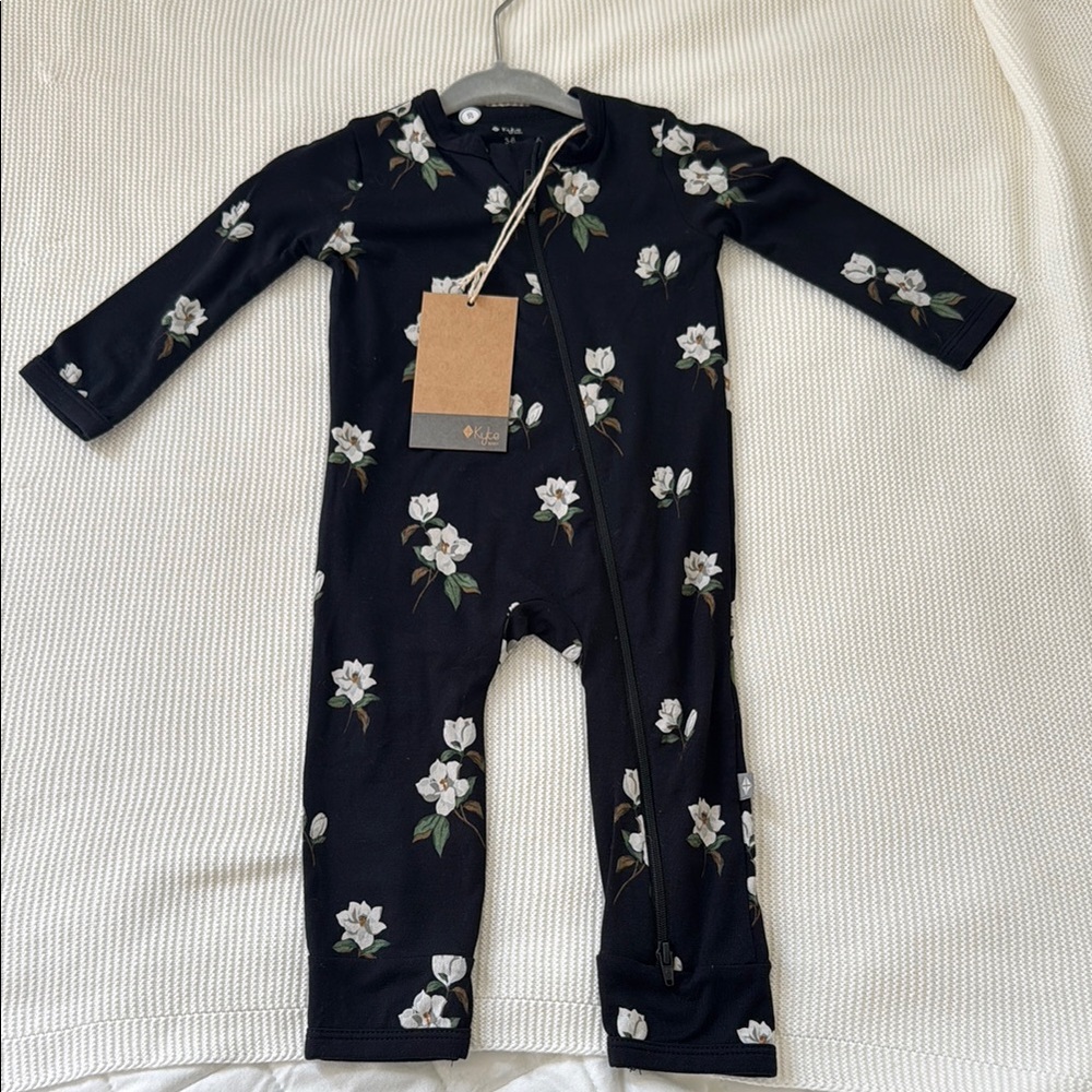 Kyte BABY Black and White romper One Piece Magnolia